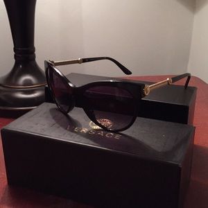 Versace Sunglasses Model 4292 Color Black